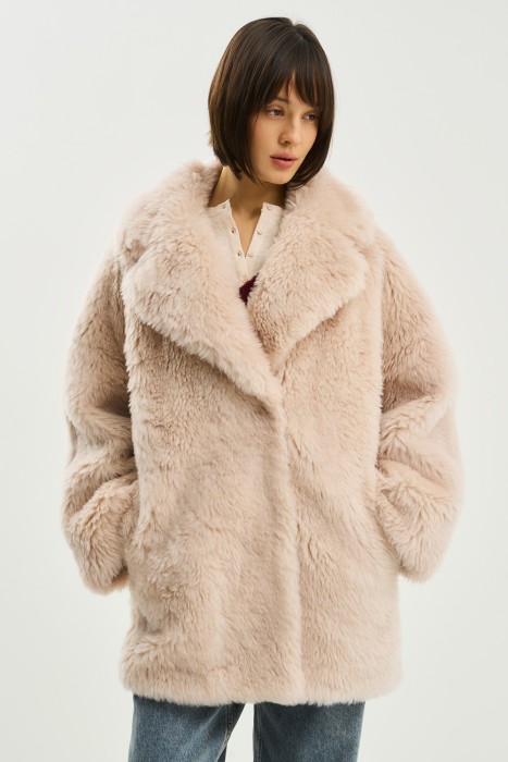 шуба из шерсти по цене 8960 руб вид справа