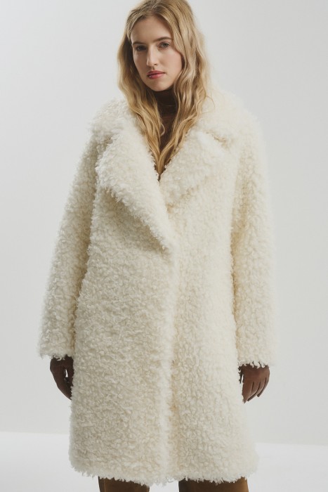 шуба из шерсти от бренда снежная королева вид слева