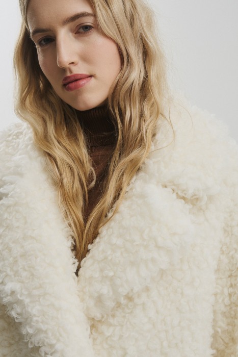 шуба из шерсти из россии вид сбоку