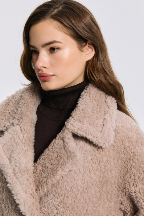 шуба из шерсти из россии вид сбоку