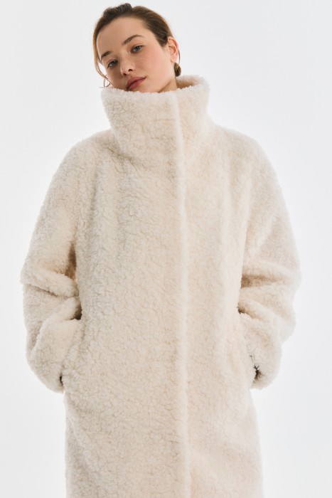 шуба из шерсти от бренда снежная королева вид слева