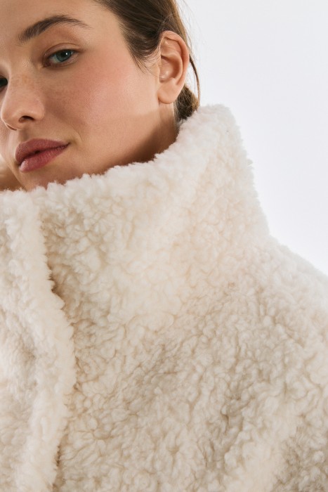 шуба из шерсти из россии вид сбоку