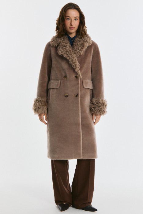 шуба из шерсти от бренда снежная королева вид слева