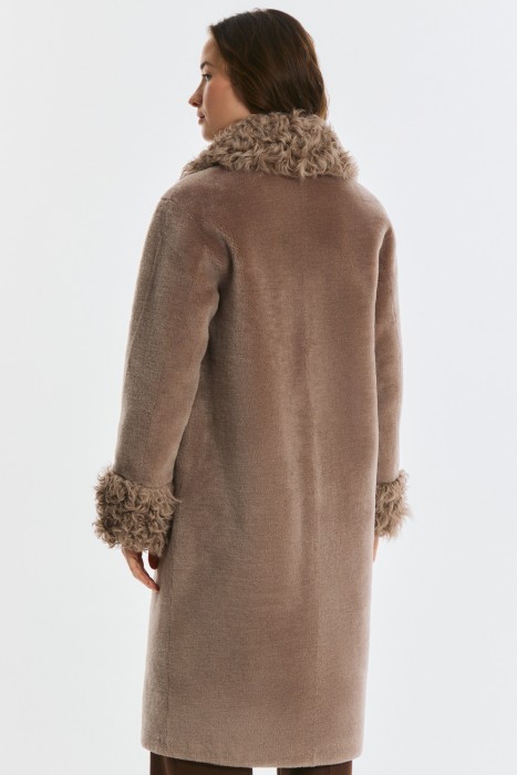 шуба из шерсти по цене 11820 руб вид справа