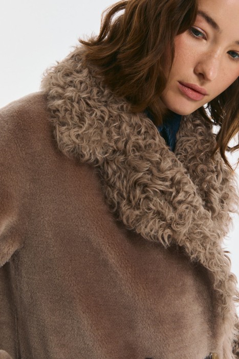 шуба из шерсти из россии вид сбоку