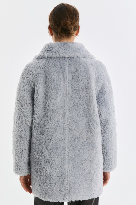 шуба из шерсти по цене 8150 руб вид справа