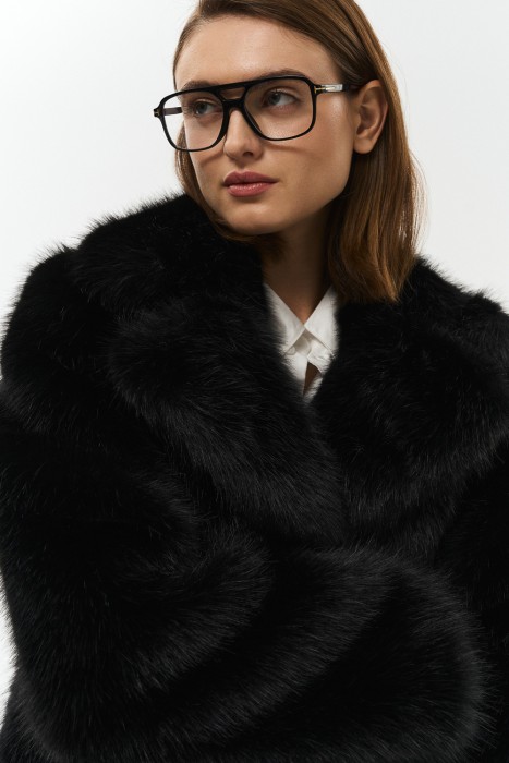 шуба из шерсти от бренда снежная королева вид слева