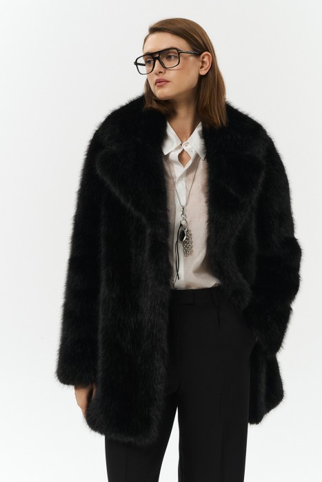 шуба из шерсти по цене 17120 руб вид справа