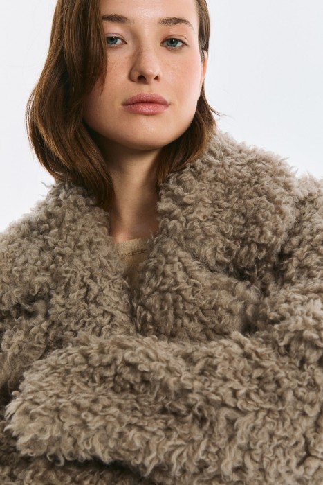 шуба из шерсти из россии вид сбоку