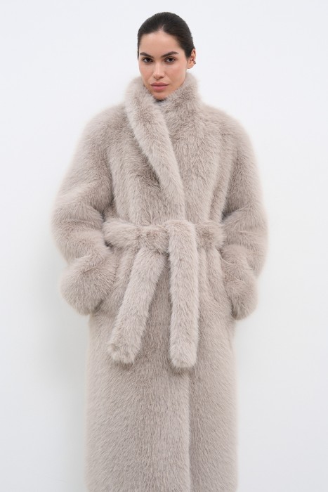 шуба из шерсти от бренда снежная королева вид слева