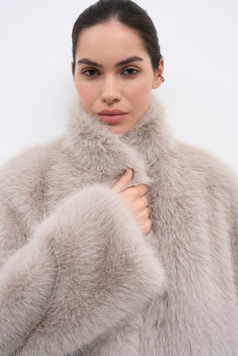 шуба из шерсти из россии вид сбоку