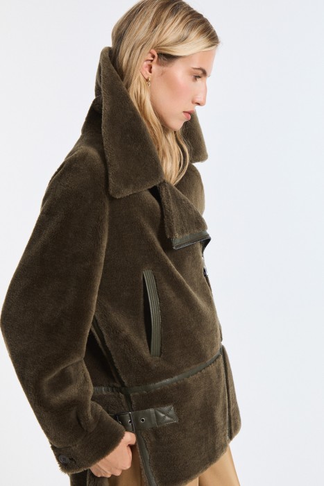 шуба из шерсти от бренда снежная королева вид слева