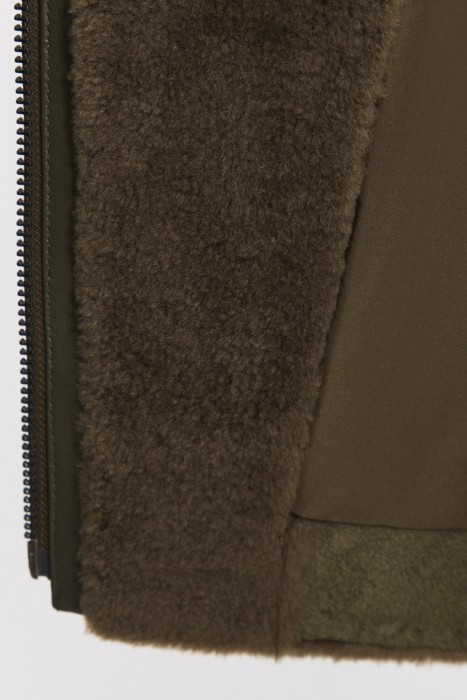 шуба из шерсти по цене 11000 руб вид справа