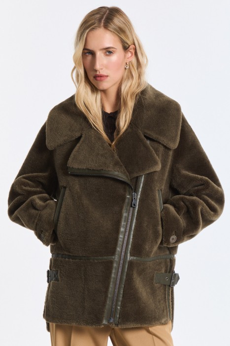 шуба из шерсти из россии вид сбоку