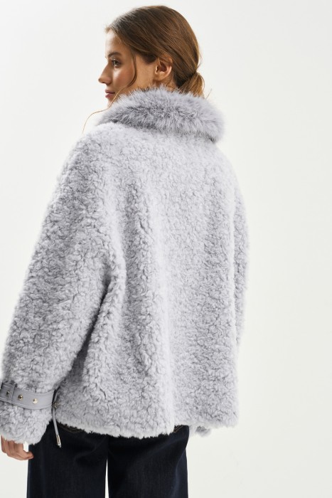 шуба из шерсти по цене 9780 руб вид справа