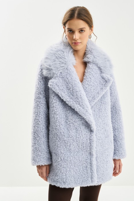 шуба из шерсти от бренда снежная королева вид слева