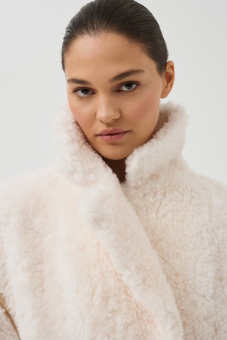 шуба из шерсти из россии вид сбоку