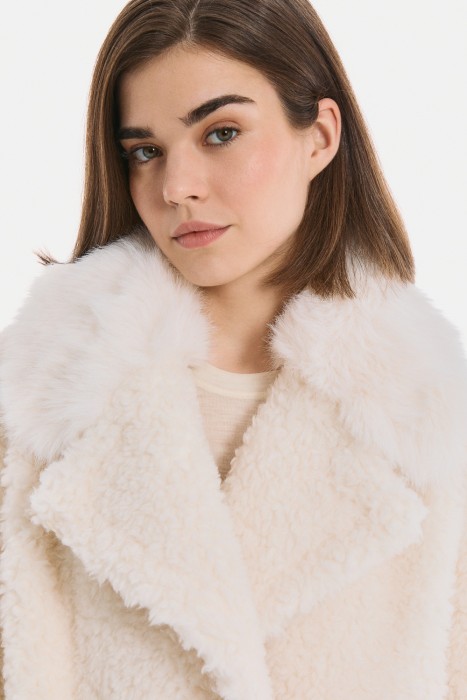 шуба из шерсти по цене 12230 руб вид справа