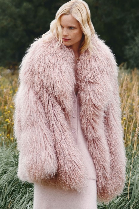 шуба из тибетской овчины по цене 45610 руб вид справа