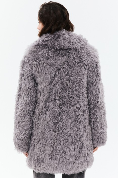 шуба из тибетской овчины по цене 26920 руб вид справа