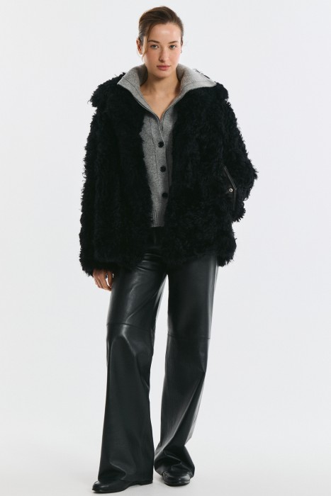 шуба из тибетской овчины от бренда снежная королева вид слева