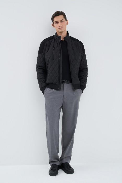 стеганая куртка-бомбер из россии вид сбоку