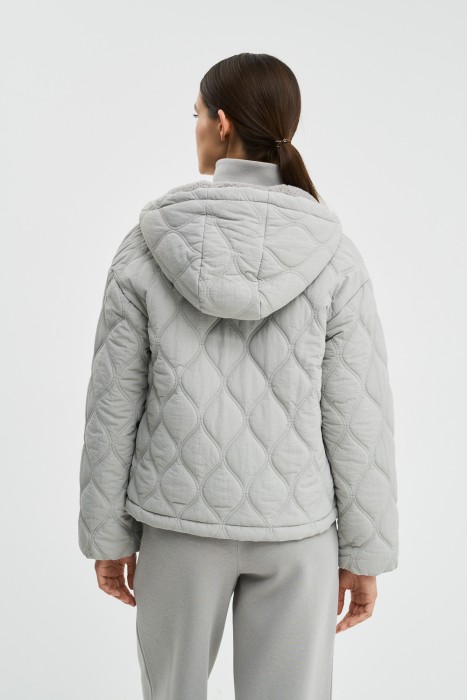 стеганая куртка с капюшоном по цене 4210 руб вид справа