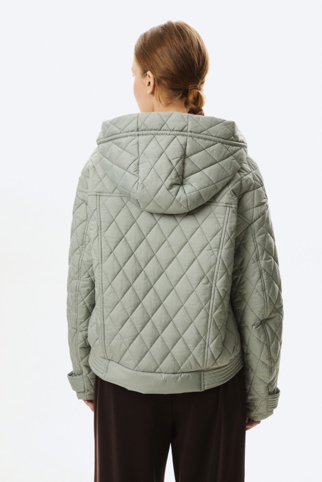 стеганая куртка с капюшоном по цене 4790 руб вид справа