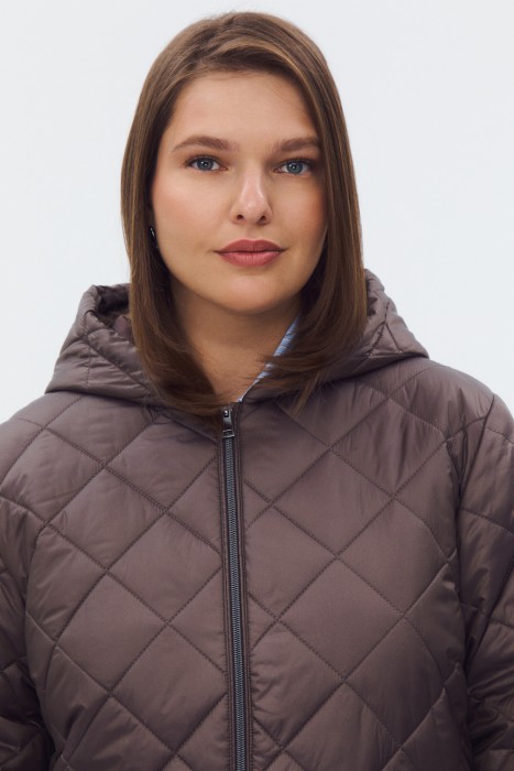 стеганая куртка с капюшоном по цене 7480 руб вид справа