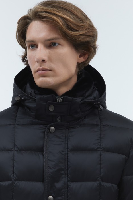 стеганая куртка с капюшоном из россии вид сбоку