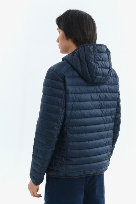 стеганая куртка с капюшоном по цене 4790 руб вид справа