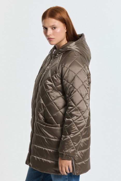 стеганая куртка с капюшоном по цене 6040 руб вид справа