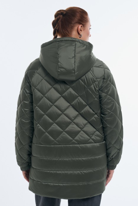 стеганая куртка с капюшоном по цене 4500 руб вид справа