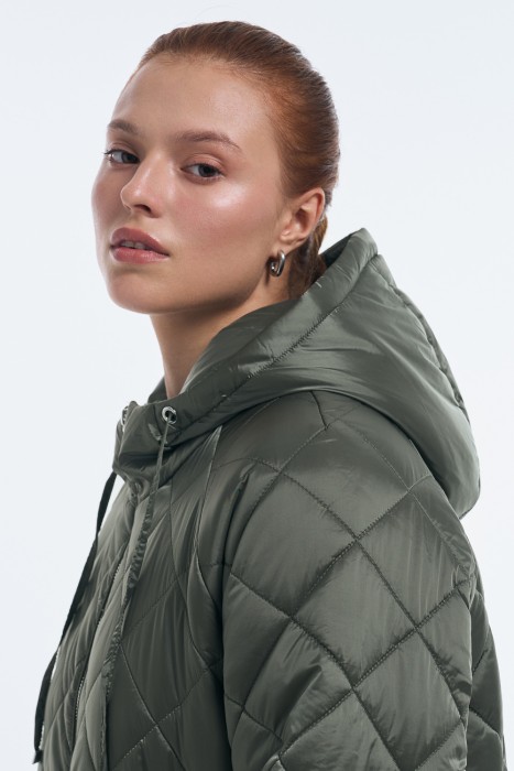 стеганая куртка с капюшоном из россии вид сбоку