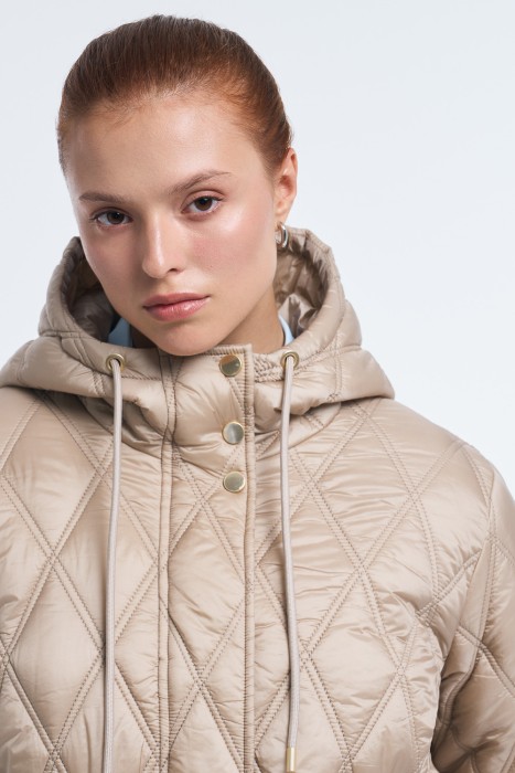 стеганая куртка с капюшоном из россии вид сбоку