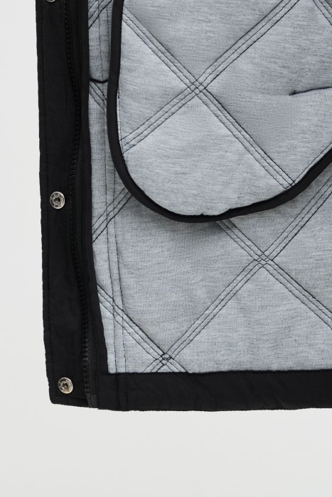 стеганая куртка с капюшоном из россии вид сбоку