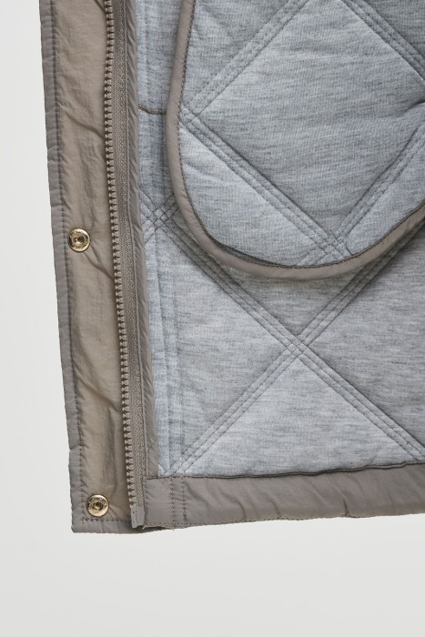 стеганая куртка с капюшоном из россии вид сбоку