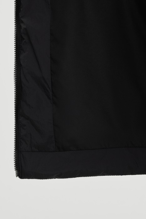 стеганая куртка с капюшоном из россии вид сбоку