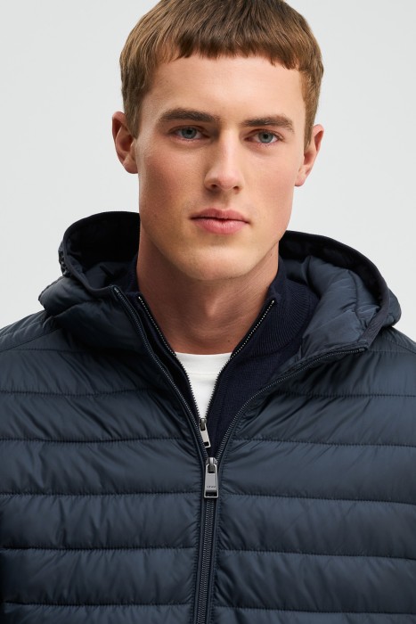 стеганая куртка с капюшоном из россии вид сбоку