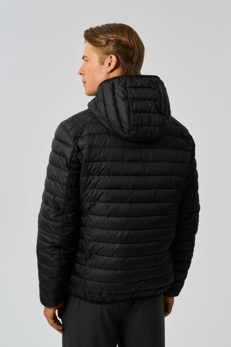 стеганая куртка с капюшоном по цене 4790 руб вид справа