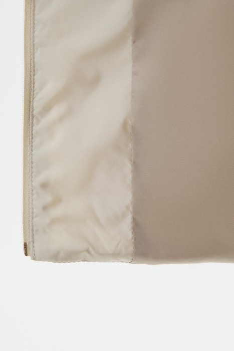 стеганая куртка с капюшоном от бренда снежная королева вид слева