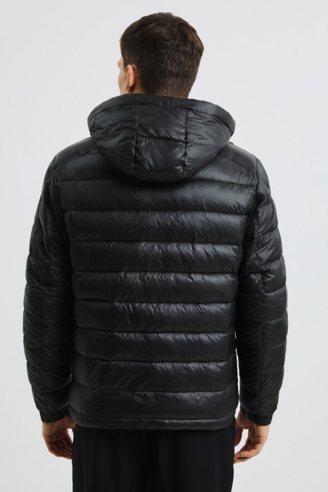 стеганая куртка с капюшоном по цене 4400 руб вид справа