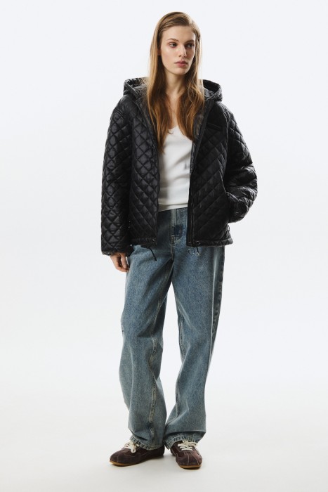 стеганая куртка с капюшоном из россии вид сбоку