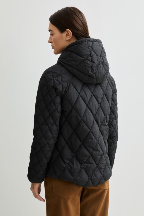 стеганая куртка с капюшоном по цене 7380 руб вид справа