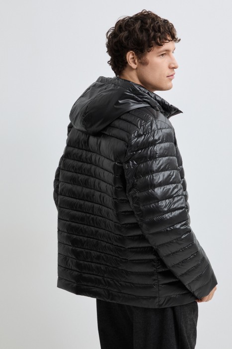 стеганая куртка с капюшоном по цене 7860 руб вид справа