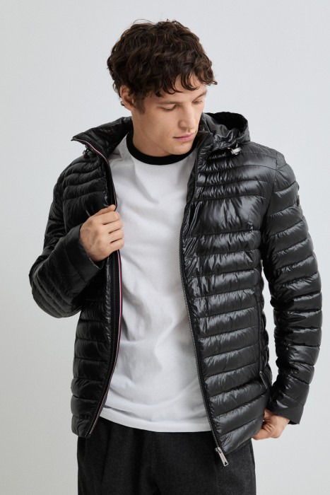 стеганая куртка с капюшоном из россии вид сбоку