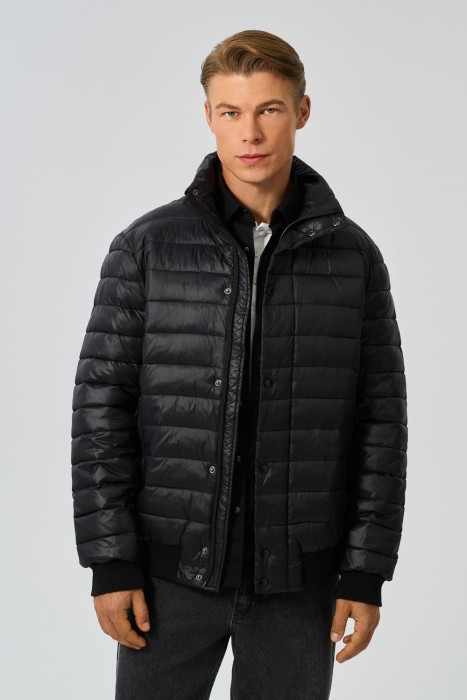 стеганая куртка с капюшоном из россии вид сбоку