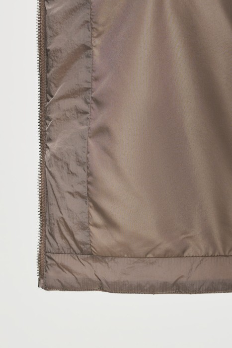 стеганая куртка с капюшоном из россии вид сбоку