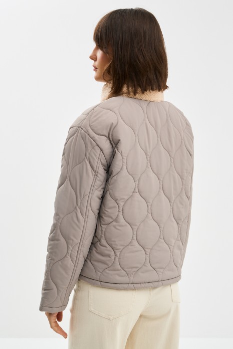 стеганая куртка с меховой отделкой по цене 2960 руб вид справа