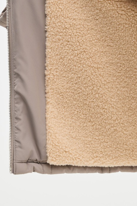 стеганая куртка с меховой отделкой из россии вид сбоку